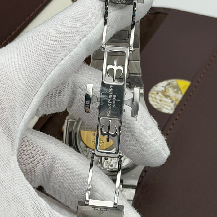 Patek Philippe Nautilus annual calendar Green dial and integrated moon phase sub-dial Swiss Super Clone