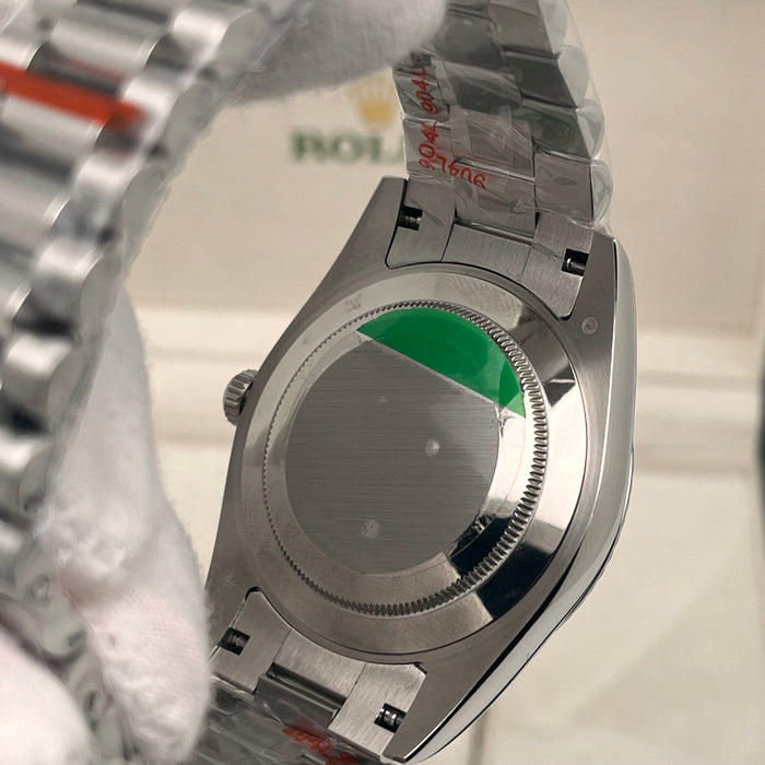 Rolex Oyster Perpetual Day-Date 40 olive green sunray dial