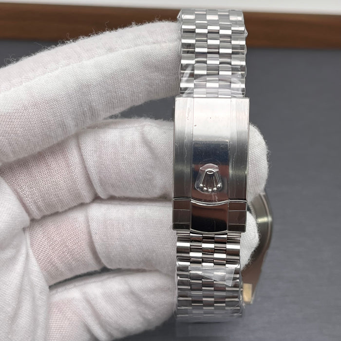Rolex Oyster Perpetual Datejust 41 in White Rolesor with a Green Lacquer Ombré Dial Swiss Super Clone 2026