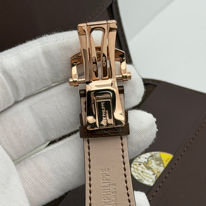 Patek Philippe Nautilus Self-Winding Moon Phases is 5712R-001 - Swiss Super clone