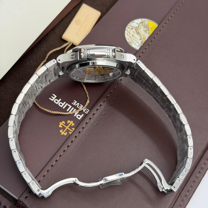 Patek Philippe Nautilus annual calendar Green dial and integrated moon phase sub-dial Swiss Super Clone