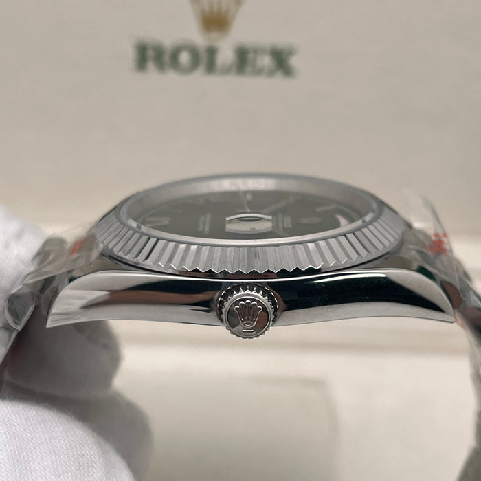 Rolex Oyster Perpetual Day-Date 40 olive green sunray dial