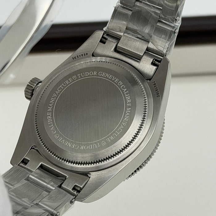 Tudor Black Bay Burgundy Master Chronometer- Swiss Super Clone