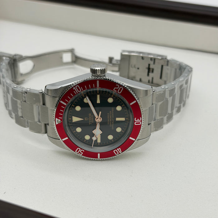 Tudor Black Bay Burgundy Master Chronometer- Swiss Super Clone
