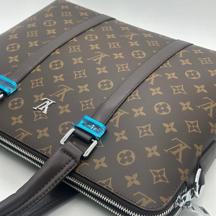 Louis Vuitton La	ptop Bag