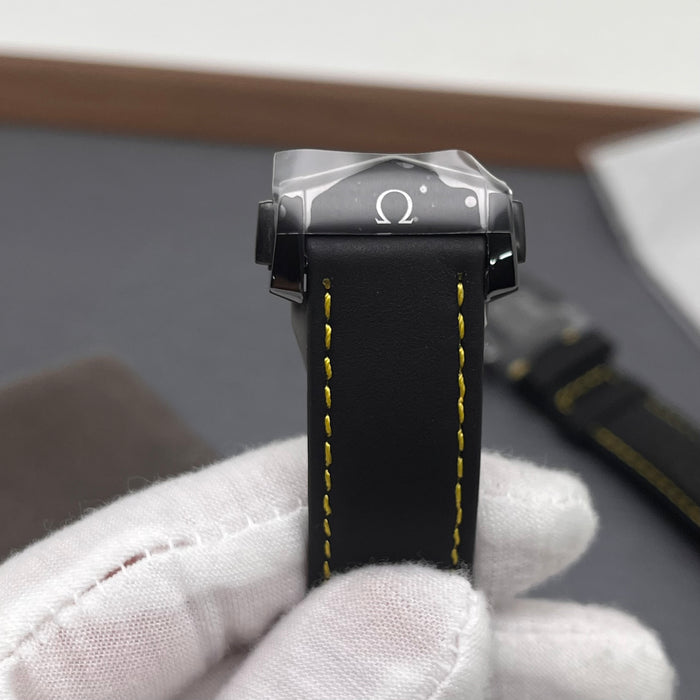 Omega Speedmaster Dark Side of the Moon Apollo 8 Swiss Super Clone