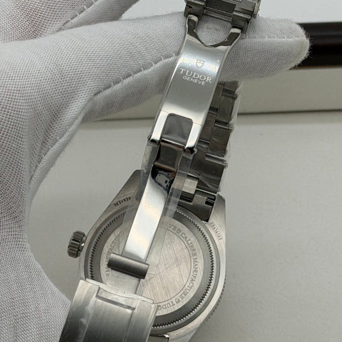Tudor Black Bay Burgundy Master Chronometer- Swiss Super Clone