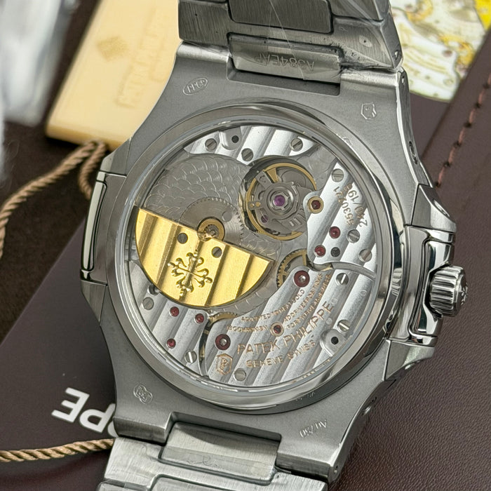 Patek Philippe Nautilus annual calendar Green dial and integrated moon phase sub-dial Swiss Super Clone
