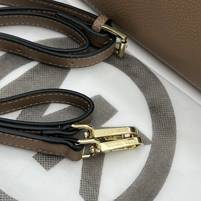 Michael Kors Jet Set Charm Crossbody Bag – Elegant Leather Shoulder Bag (Multi Colors)