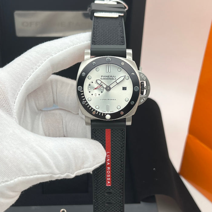 Panerai Submersible Luna Rossa 44MM White Dial Rose Gold Hands Edition