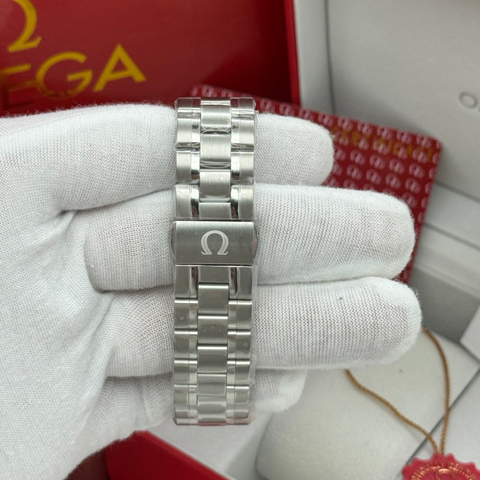 Omega Speedmaster Moonphase Co-Axial Master Chronometer – Blue Dial