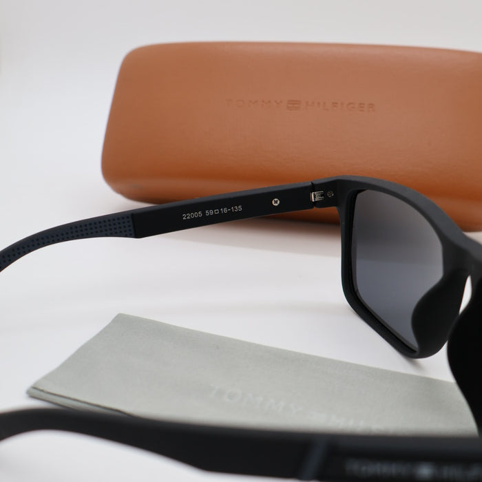 Tommy Hilfigher Polarized Sunglass MultiColor