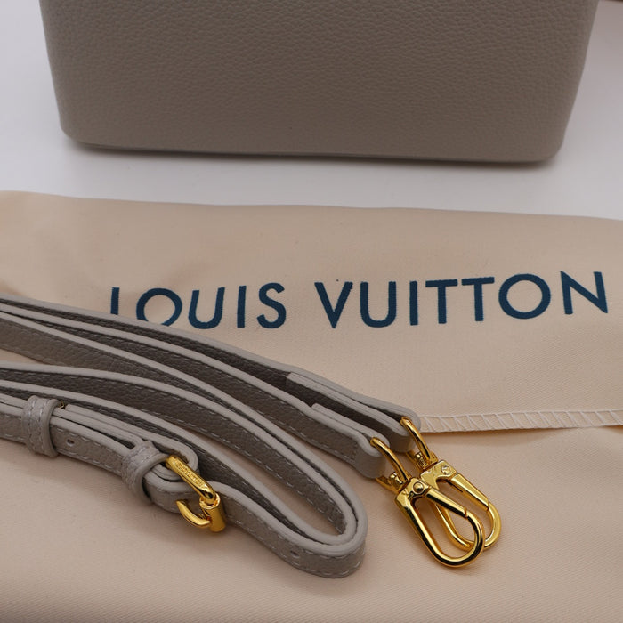 Louis Vuitton Capucines Grained Leather with Gold Chain Handle
