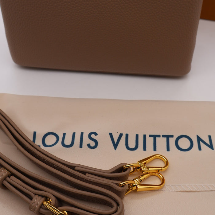 Louis Vuitton Capucines Grained Leather with Gold Chain Handle