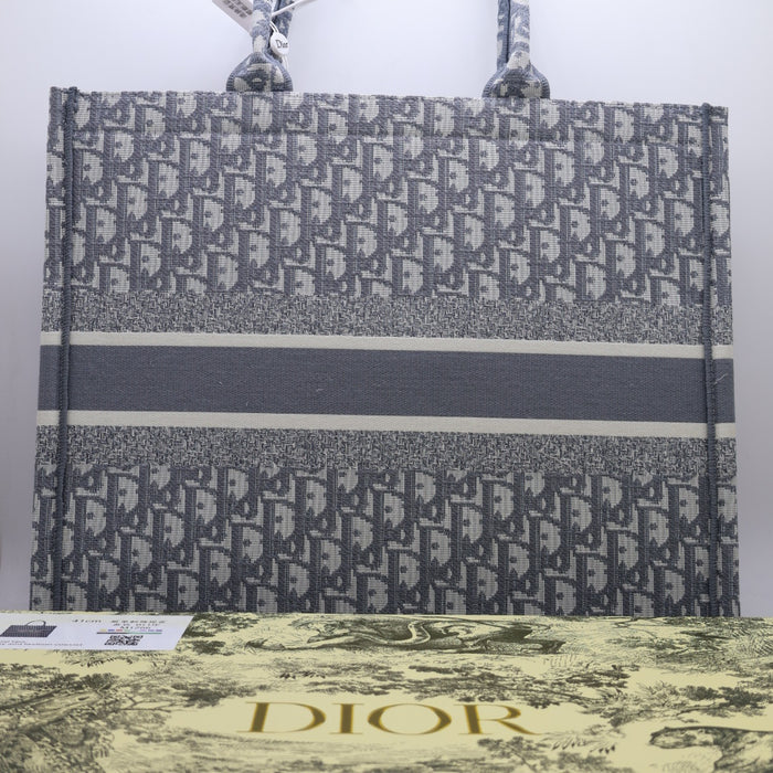 Christian Dior Book Tote Oblique Embroidery – Large Size