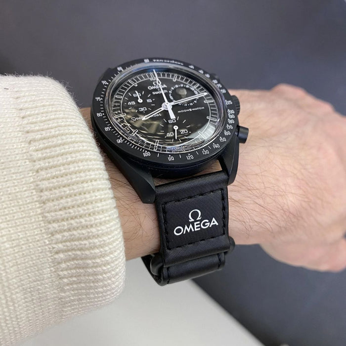 Original Omega X Swatch Snoopy Moonswatch Mission to the Moonphase